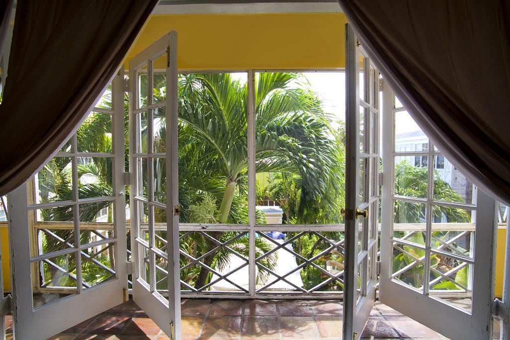 Sadigo Court Hotel Miami Beach Exterior photo